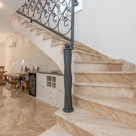 Luxury Agape Ellita